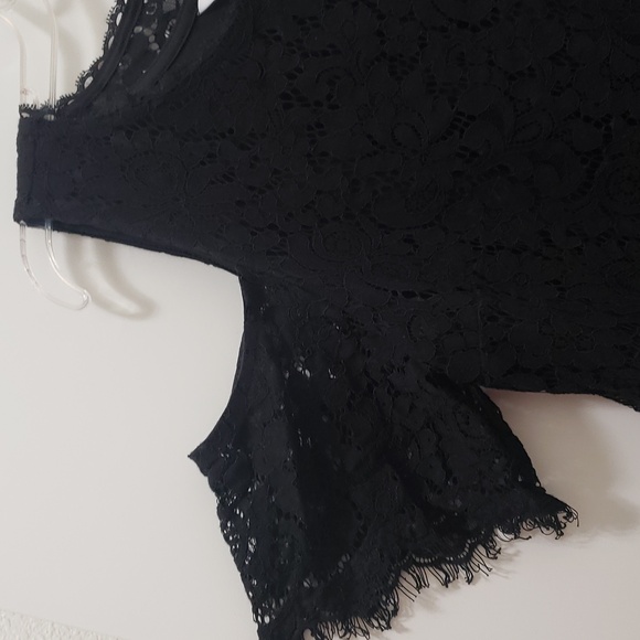 Beautiful Lace Isaac Mizrahi Live Black Cold Shoulder Lined Top - Picture 2 of 9